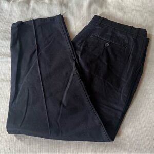 Docker’s Navy Blue Khaki 
Signature 
Size W38xL30